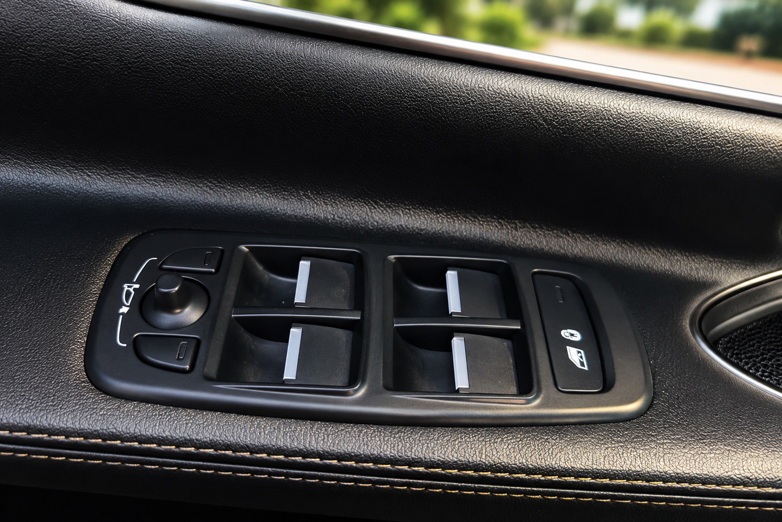 Jaguar XE photo 18